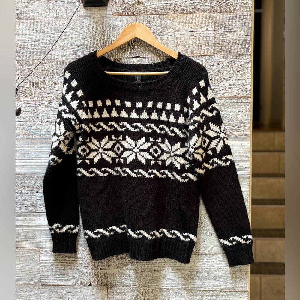 3/$30 | Forever 21 | Fair Isle-style Knit Snowflake Sweater - S/M, Black/White